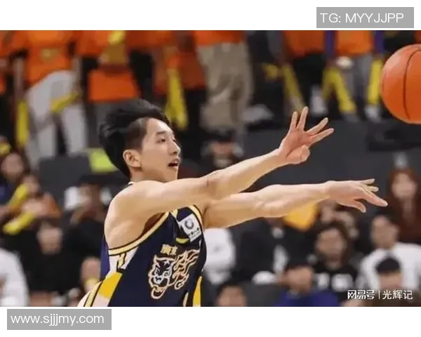 广东起程俱乐部杯！萨姆纳不提裤子，奎因英俊，杨溢也随队出征！